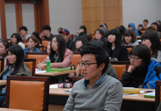 JDC대학생아카데미 여섯 번째 강연을 경청하고 있는 학생들. ⓒ제주의소리 김태연