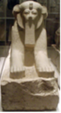 하트셉수트 여왕 스핑크스(출처. 위키백과). BC 1503년부터 약 20년 동안 파라오로 재위하며 이집트를 통치했다.조각이나 벽화 등에 보면 하트셉수투 여왕은 파라오 복장을 하고 수염을 기른 것으로 그려져 있다.