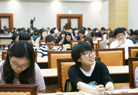 JDC대학생아카데미 열세 번째 강연을 듣고 있는 대학생들. ⓒ제주의소리 김태연기자
