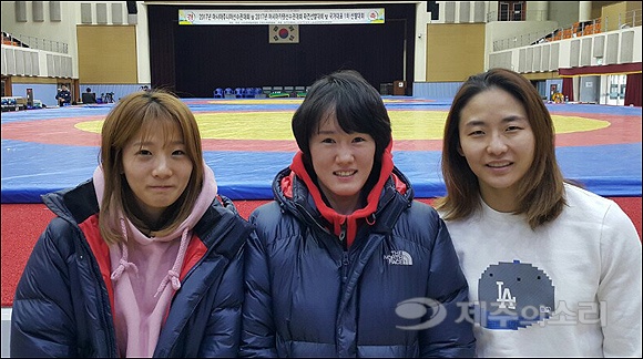 왼쪽부터 김여진, 김형주, 엄지은.jpg