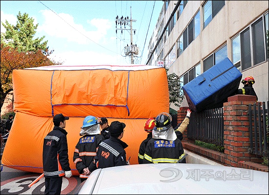 추락사고 대비 제주119 에어매트 어딘 있고 없고 < 사회일반 < 사회 < 기사본문 - 제주의소리