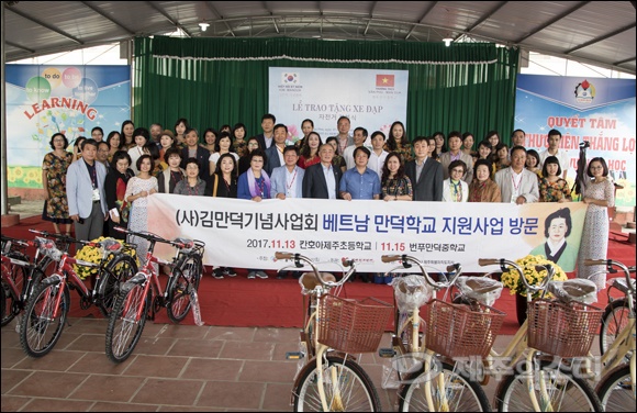 번푸만덕중학교 자전거 기증식.jpg