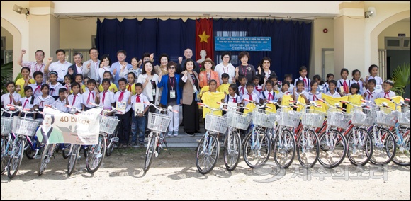 칸호아제주초등학교 자전거 기증식.jpg