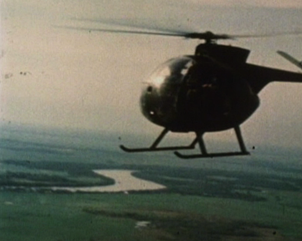 딘큐레(Dinh Q. Le), 농부와 헬리콥터 The Farmers and The Helicopters, 2006, 3 채널 비디오 영상, 15분 (2).png