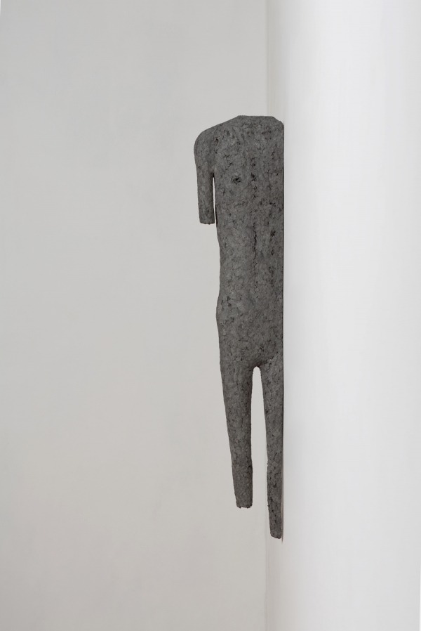 이유미의 작품 '그들의 서사-나의 왼쪽', 종이, 24x114x9cm, 2019. 출처=세컨드에비뉴갤러리. ⓒ제주의소리