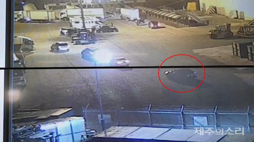 범행 4일 뒤인 지난 달 29일 고유정이 본인의 자동차를 운전해 완도항에 내리는 CCTV 영상이 공개됐다. ⓒ제주의소리