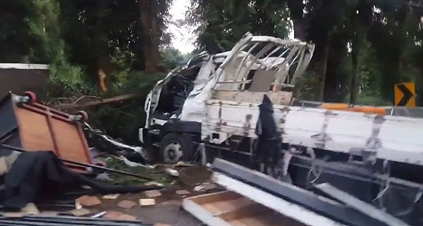 11일 오후 서귀포시 회수동에서 발생한 화물트럭 충돌 사고 현장. 사진=제보자