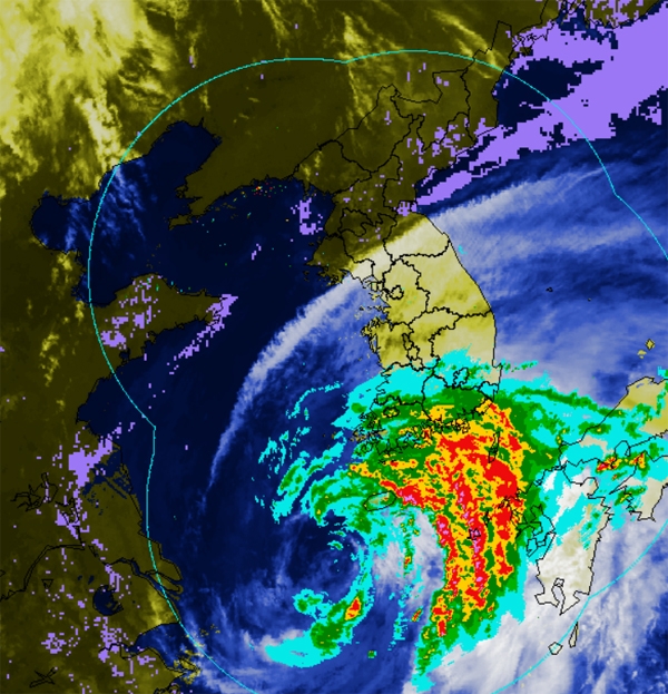 제5호 태풍이 제주도 서귀포 남쪽에서 서서히 북동진하고 있다. 19일 ⓒ제주의소리