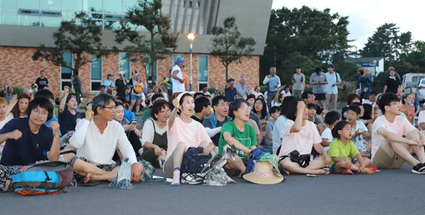 '2019 제주생명평화대행진' 셋째날인 31일 오후  7시 서귀포시 성산읍 성산국민체육센터에서 열린 문화제.  ⓒ제주의소리