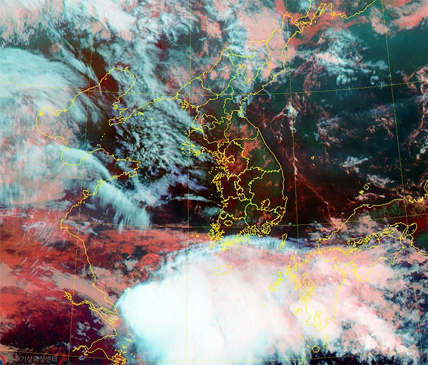 기상청 날씨누리 위성사진 갈무리. 한반도 남쪽에 머문 비구름대.