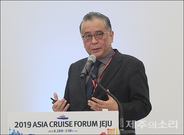 로열 캐리비안 크루즈 아시아 지난 리우 회장이 아시아 관관상업과 크루즈산업의 동반성장 전략을 주제로 발표하고 있다.