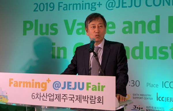 박진도 대통령직속 농어업.농어촌 특별위원회 위원장은 13일 오전 10시 제주국제컨벤션센터(ICC Jeju)에서 열린 6차산업 제주국제박람회(farming+@JEJU Fair) 컨퍼런스 개회식에서 기조강연을 했다.
