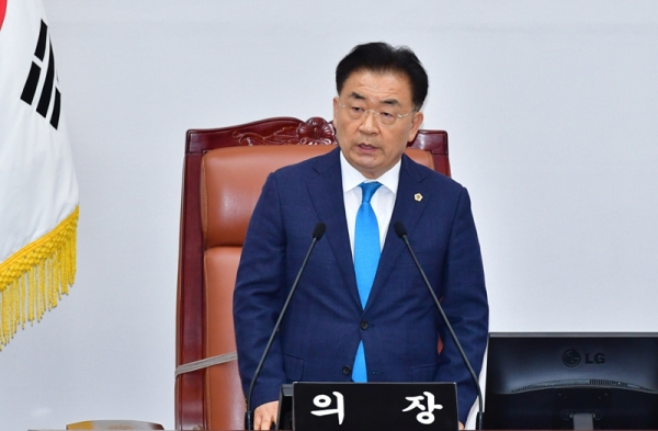 31일 열린 제377회 임시회 제2차 본회의가 끝난 뒤 폐회사를 하고 있는 김태석 의장. ⓒ제주의소리