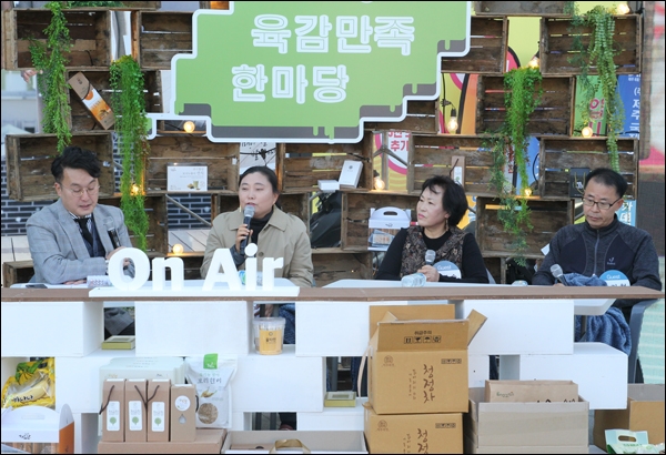 오른쪽부터 장기철 대표, 김경숙 대표, 강은영 대표.