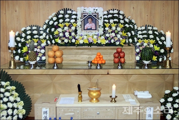 24일 제주부민장례식장 4분향실에 생존수형인 故김순화(1933~2019) 할머니의 빈소가 마련됐다. 김 할머니는 23일 폐렴으로 별세했다. 향년 87세다. ⓒ제주의소리