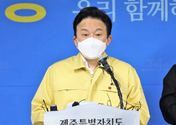 제주형 재난긴급생활지원금에 대해 브리핑하는 원희룡 제주지사