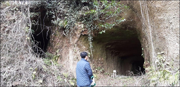 오등봉공원 내의 일본군 진지동굴. 제공=제주환경운동연합.