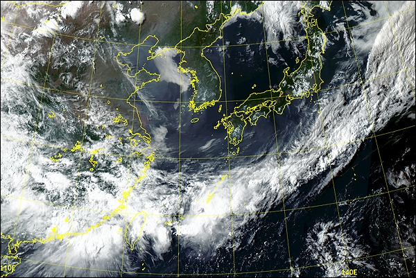 7일 오후 4시40분 천리안위성 2A호가 촬영한 위성사진. 일본 남쪽 해상에 장마전선으로 인한 비구름이 뚜렷하다. [사진출처-기상청]