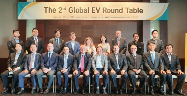 제7회 국제전기자동차엑스포 조직위원회(IEVE)와 세계전기차협의회(GEAN)는 2일 서울 신라호텔에서 ‘제2회 글로벌 전기차(EV) 라운드 테이블’을 개최했다. ⓒ제주의소리