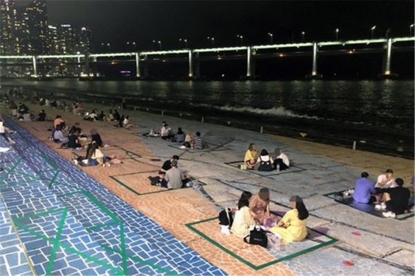 부산 수영구의 민락수변공원 ‘청테이프 존’ /사진 제공=수영구청 ⓒ제주의소리