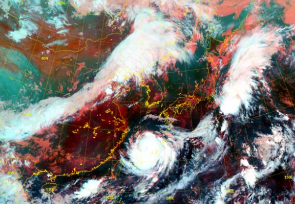 제8호 태풍 '바비'가 일본 오키나와 남쪽 해상에서 한반도 서쪽으로 북진하고 있다. 사진=기상청 위성사진 갈무리