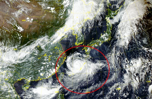 일본 오키나와 남쪽 해상에서 북동진하고 있는 제8호 태풍 바비(BAVI). 사진=기상청 위성사진 갈무리