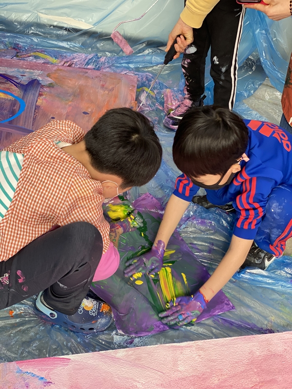 발달장애 초등학생들이 사계절 오감 예술 놀이 프로그램에 참여하는 모습. 제공=민속자연사박물관.