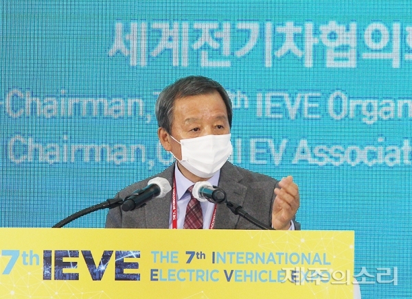 제7회 국제전기자동차엑스포가 9일 제주국제컨벤션센터에서 개막했다.