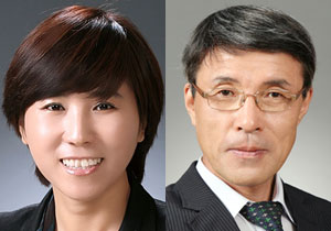 제32회 사랑의 사도상 수상자로 선정된 김미영 교사, 강재철 교감.