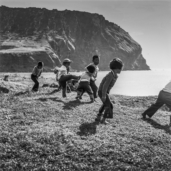 고영일 작가가 촬영한 1950년대부터 1980년대까지 제주 아이들의 모습. 제공=사진예술공간 큰바다영.