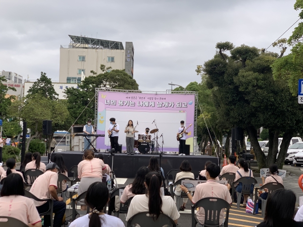 제주평화나비가 11일 오후 6시 제주시청 앞에서 '일본군 위안부 기림일 맞이 제주 문화제를 개최했다.