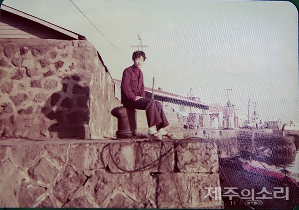 1975년, 대동선구 인근에서 찍은 김종호 대표의 사진. ⓒ제주의소리
