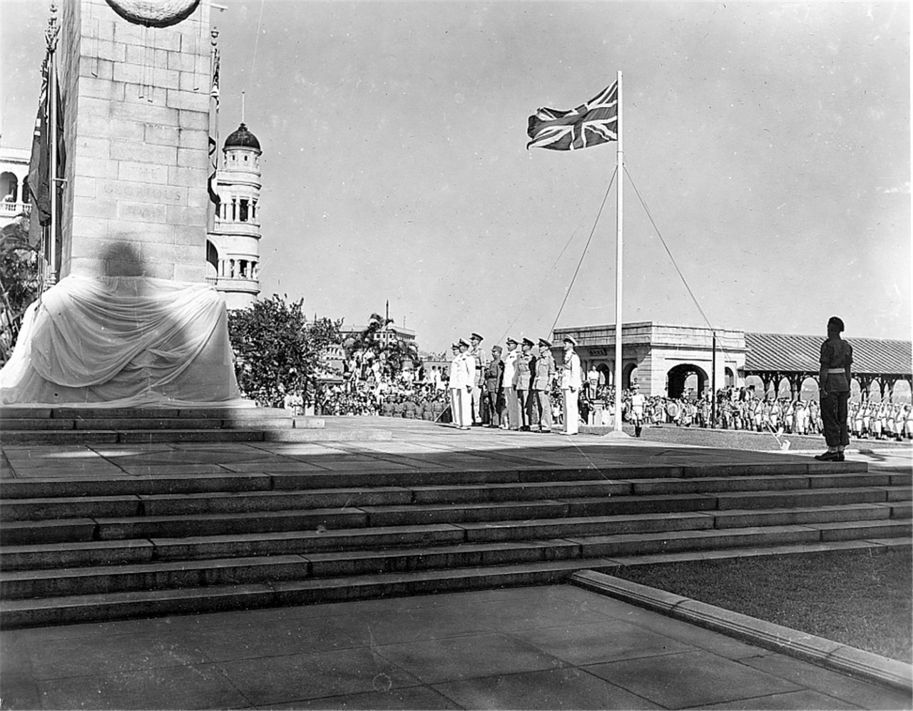 1945년 9월 16일 해방식 날 밤 빅토리아 항구에서 열린 영국 전함의 20분간의 불꽃놀이. 출처=영국 제국전쟁박물관. ⓒ제주의소리