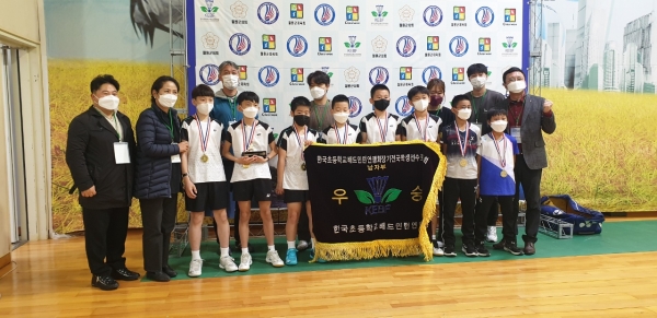 한국초등학교배드민턴연맹 회장기 전국학생선수권대회에서 제주동광초가 남자단체전, 5학년부 개인단식에서 우승을 차지했다.