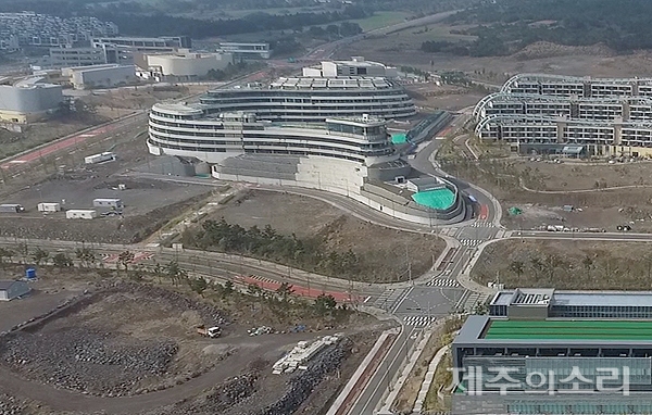 서귀포시 동홍동과 토평동 일대 153만9339㎡에 총사업비 1조5674억원을 투입하는 제주헬스케어타운 모습. 2017년 6월부터 공사가 사실상 중단됐다. ⓒ제주의소리