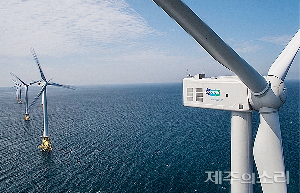 국내 첫 상업용 해상풍력인 탐라해상풍력발전. 사업측은  8㎿급 해상풍력발전기 9기를 추가 설치해 총 발전량을 102㎿로 늘릴 계획이다.