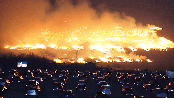 2021년 새별오름에서 진행된 제주들불축제의 오름 불 놓기 모습.