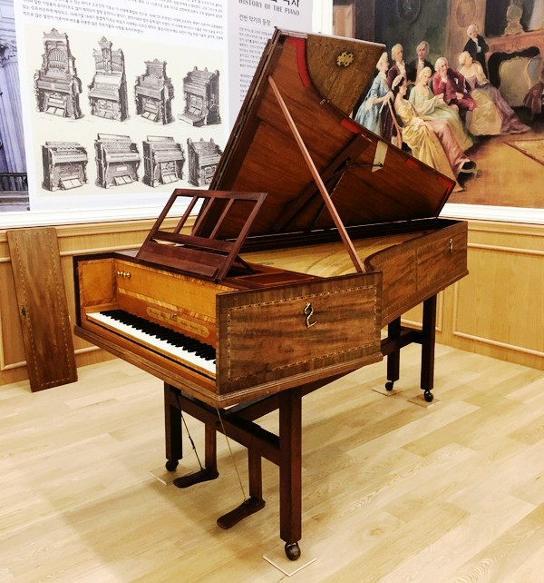 세계자동차·피아노박물관에 보관 중인 1792년 제작 하프시코드. 사진=세계자동차·피아노박물관.