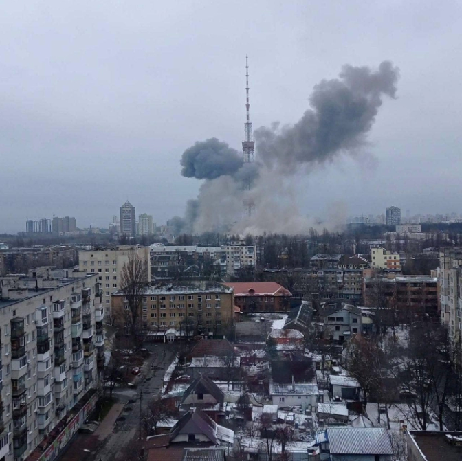 2022년 3월 2일 수도 키예프의 TV탑에 로켓이 명중해 인근 보행자 5명이 숨지고 일부 방송을 할 수 없게 됐다.