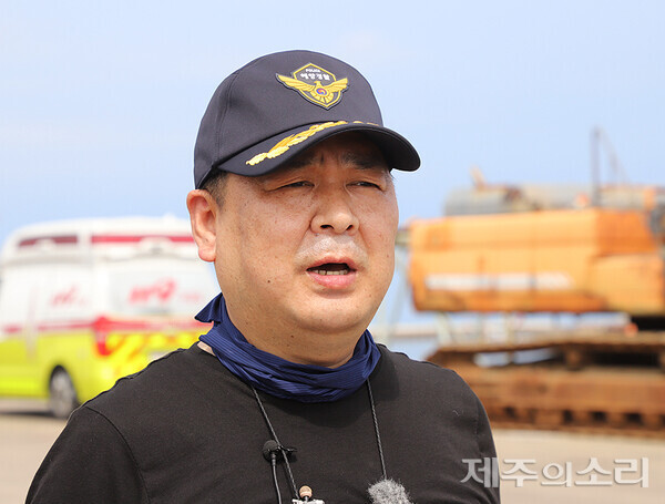 김태유 제주해양경찰서 수사과장이 시신 수습에 대해 언급하고 있다. ⓒ제주의소리