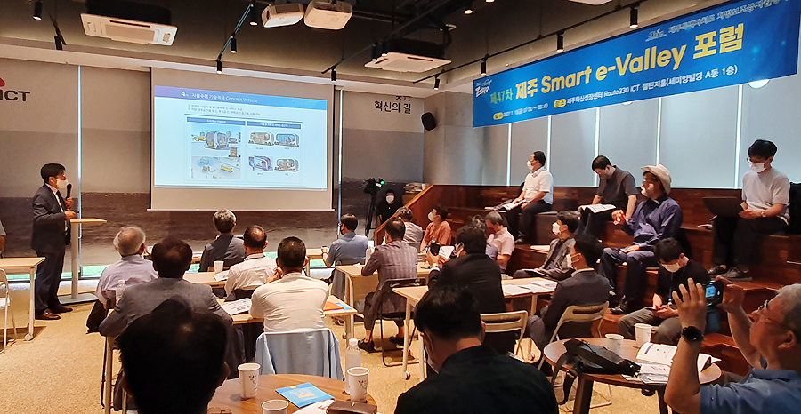 (사)국제전기자동차엑스포(이사장 김대환)는 15일 오전 7시 제주첨단과학기술단지 세미양빌딩 1층 세미나룸에서 제47차 제주 Smart e-Valley 포럼을 개최했다.&nbsp;ⓒ제주의소리