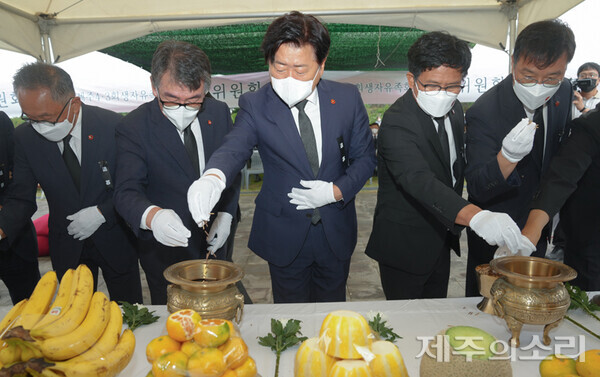 16일 제주4.3평화공원에서 제21회 4.3행불희생자 진홍제가 봉행됐다.