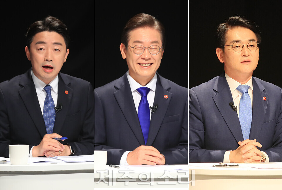 민주당 8.28전당대회 당대표 경선에 출마한 강훈식, 이재명, 박용진 후보(사진 왼쪽부터 차례로)가 3일 오후 5시30분 제주MBC 주관으로 열린 더불어민주당 당대표 후보 초청 토론회에서 발언하고 있다. ⓒ제주의소리
