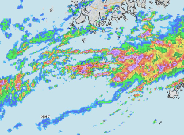 17일 오전 8시 45분 기준 제주도 상공 레이더 정보. 사진=기상청.<br>