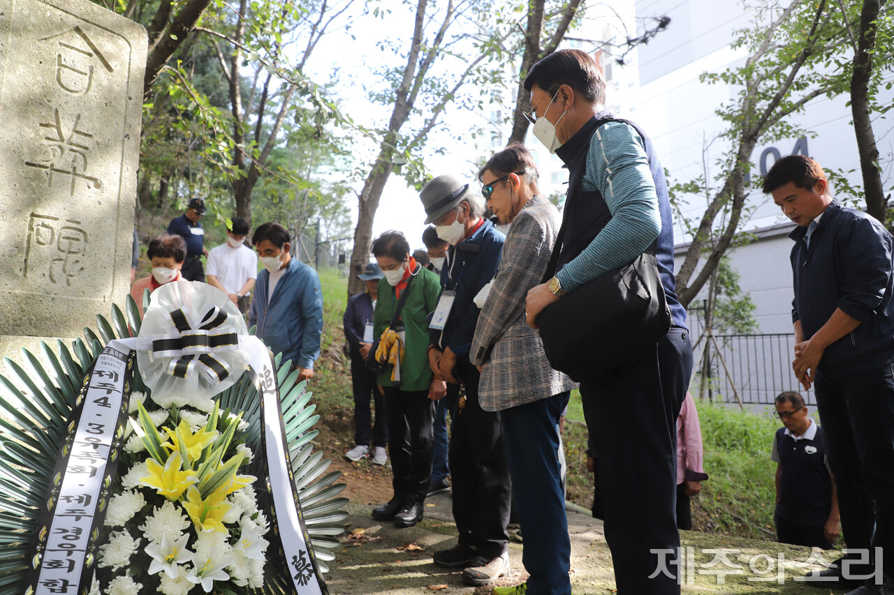 제주4.3희생자유족회와 제주도재향경우회는 15일 오전, 목포형무소 옛터를 찾아 4.3영령들을 기렸다. 목포형무소에는 제주4.3 당시 600여 명이 수감된 곳으로 4.3 관련 수형인들이 가장 많이 수감된 곳으로 파악된다. ⓒ제주의소리