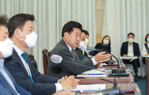 오영훈 제주도지사가 5일 도정현안 및 정책 공유회의를 진행했다. 사진=제주도.<br>
