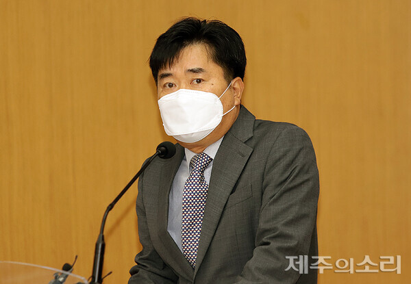 자문위원장을 맡은 나인수 제주지방변호사회 회장이 말하고 있다. ⓒ제주의소리