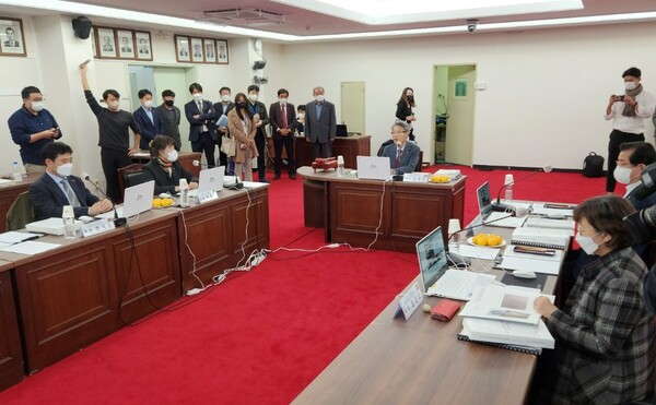 27일 제주도청 2층 회의실에서 열린 '제주4.3사건 진상규명 및 희생자 명예회복위원회 보상심의분과위원회' 회의. ⓒ제주의소리