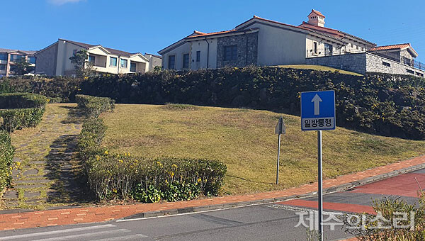 최근 사업자가 변경 된 제주아덴힐리조트. 사업을 매각한 전 사업자는 투자진흥지구 해제와 함께 세금 추징 대상에 올랐다. 이에 반발한 사업자는 최근 법원에 행정처분 취소 소송을 제기했다.