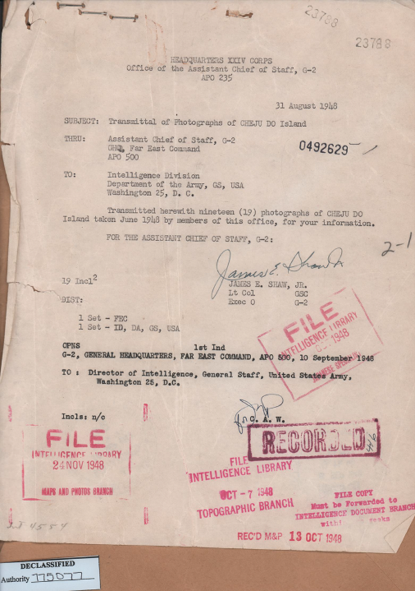 1948년 8월 31일 24군단 정보참모부(G-2) 부관 중령 제임스 쇼 주니어(James E. Shaw, Jr)가 발송하는 문서 표지. 해당 문서와 첨부된 19장의 사진은 육군부 정보국, 극동사령부 정보참모부(G-2)를 통해 미 육군부 지형과, 10월 13일 미 육군부 정보문서과, 11월 24일 정보도서관 등에 전달되었다. 사진=제주4.3평화재단.<br>